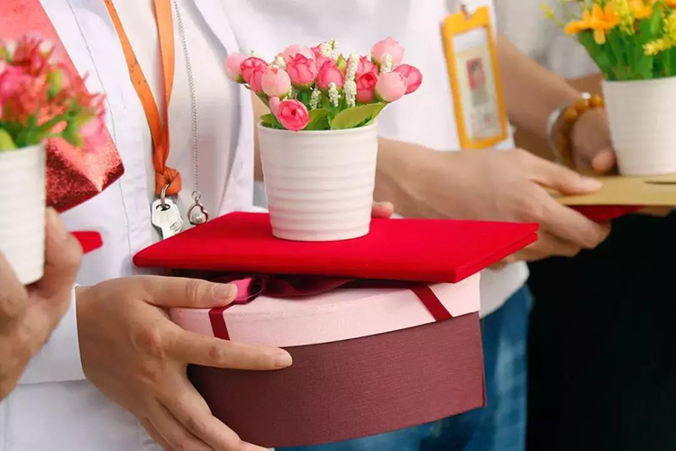 壹定發医药学校优秀教师表彰仪式